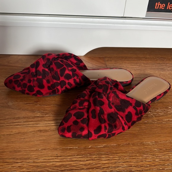 HOLIDAY SALE Cheetah Flats - Picture 1 of 4